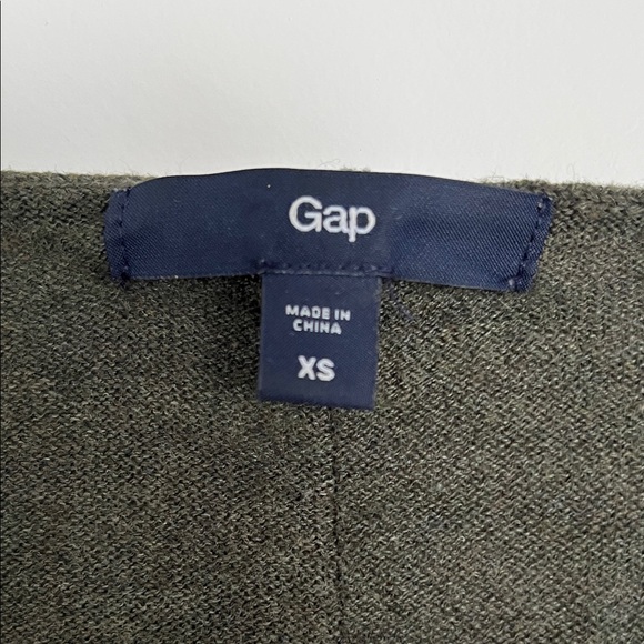 GAP Olive Green Women's V-Neck Sweater - Size XS - Like new - Picture 3 of 9
